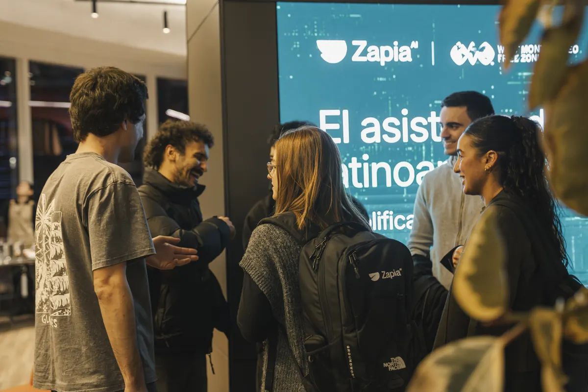 The audience talking in front of the Zapia screen